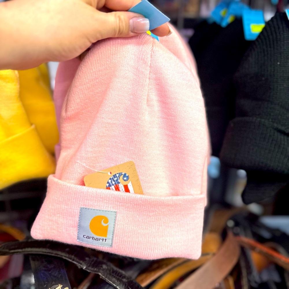 Baby Pink Carhartt toque